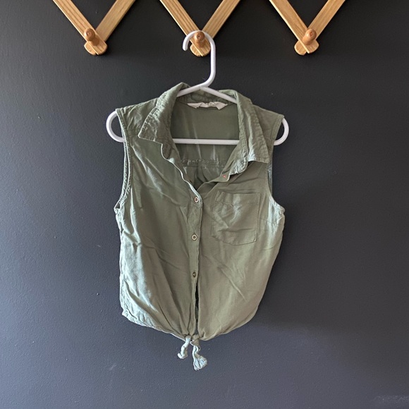 Tank top bundle - Picture 2 of 15